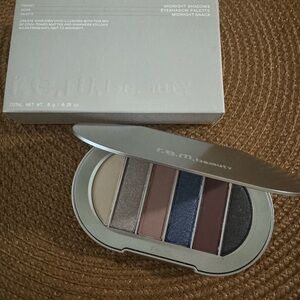 R.E.M Beauty eyeshadow palette